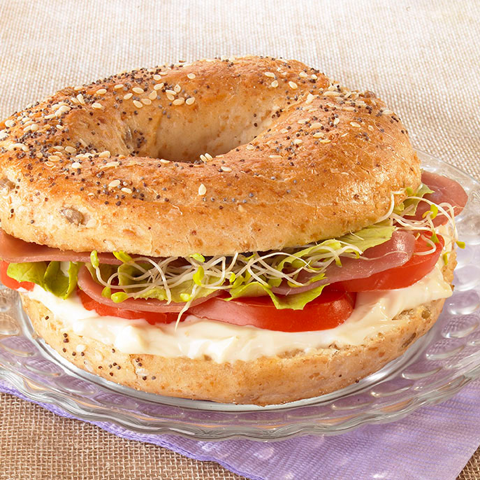 De New York bagel met Maredsous® Ham Light