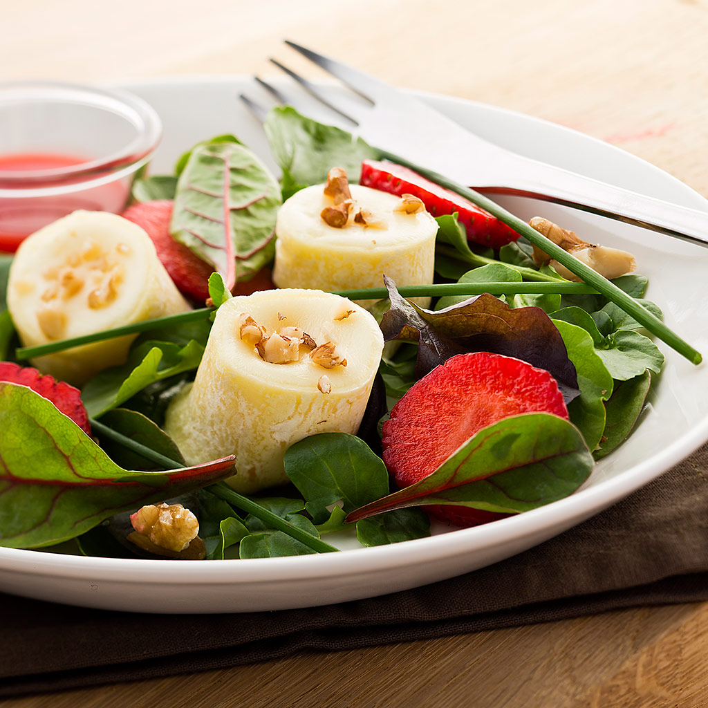 Kaas-en-dessertsalade met aarbeien en Maredsous® Fagotin Dubbelroom