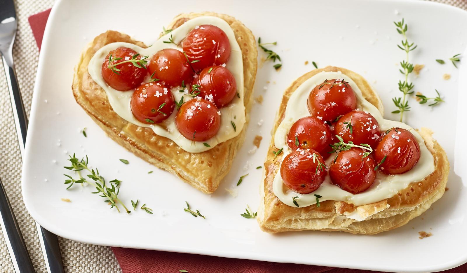 Cœurs feuilletés au Maredsous® Crème de Fagotin et aux tomates cerises