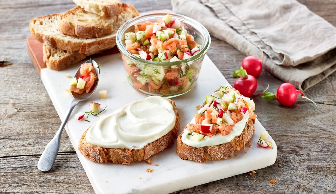 Toast van Maredsous® met Plattekaas en salsa van gerookte zalm