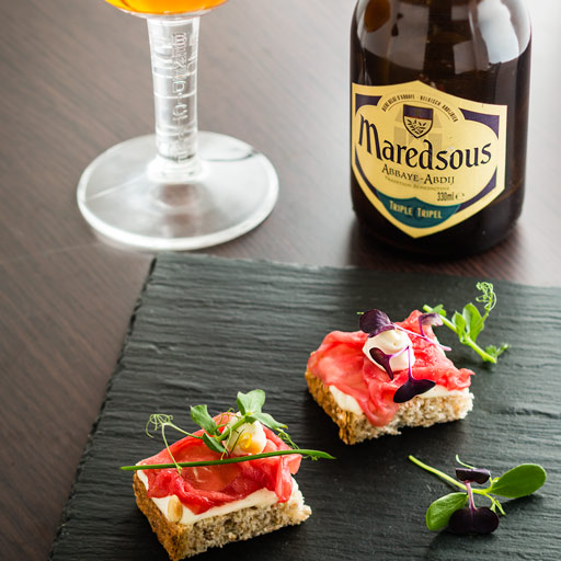 Zakouskis au Maredsous® à l’Emmental, carpaccio de bœuf et citron vert